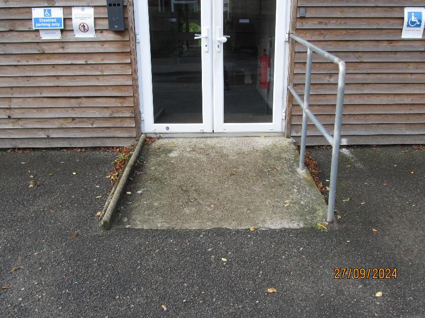 Golf Club rear door ramp